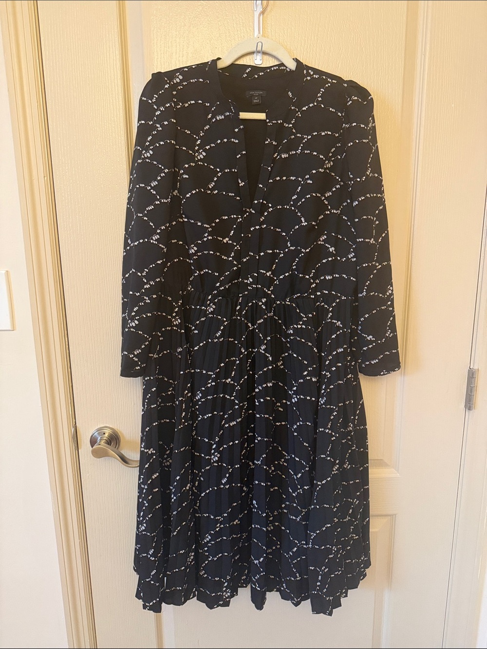 Ann Taylor Black Long-Sleeve Printed A-Line Dress